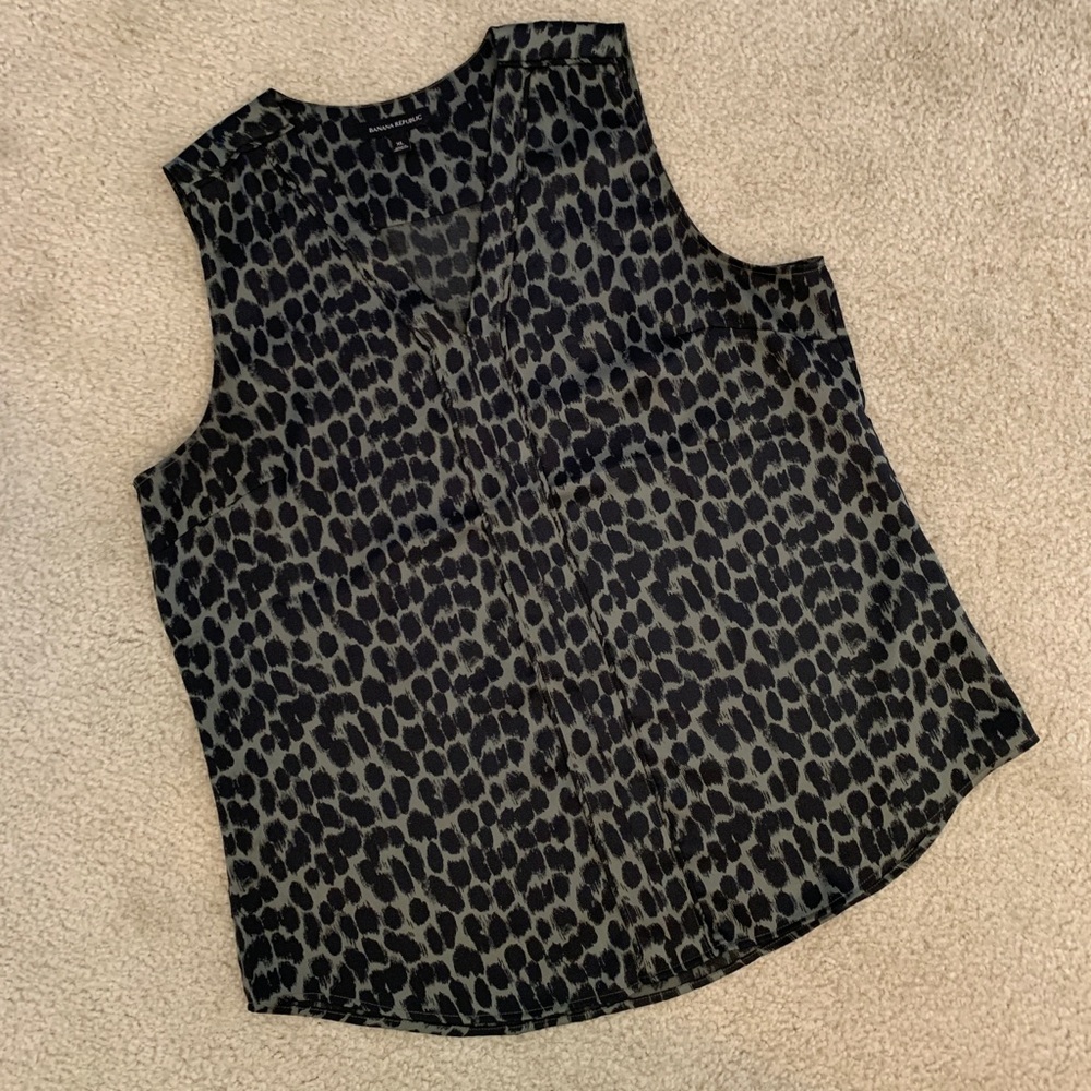 π«π Sleeveless Olive Green Leopard Print Top from BR - Picture 10 of 13